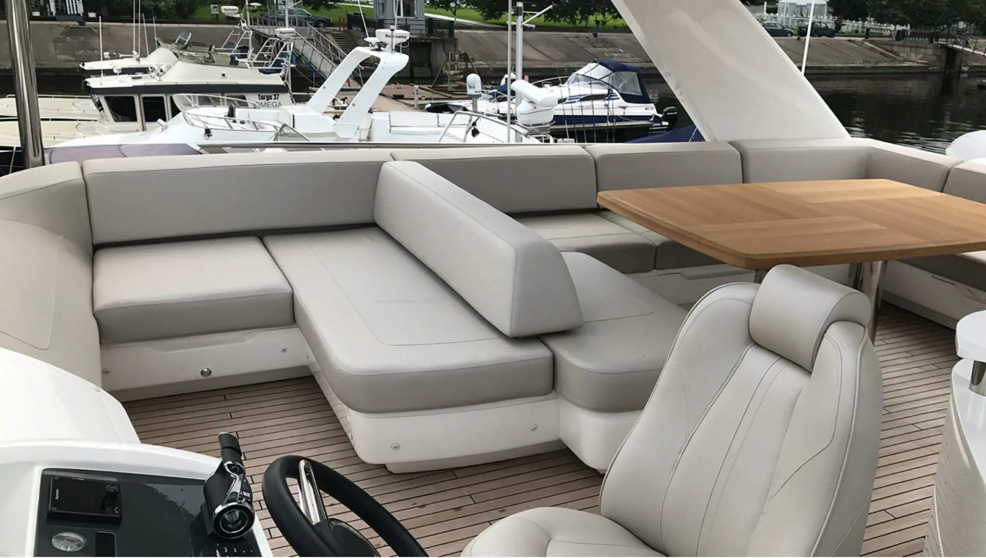 2017 Princess 68