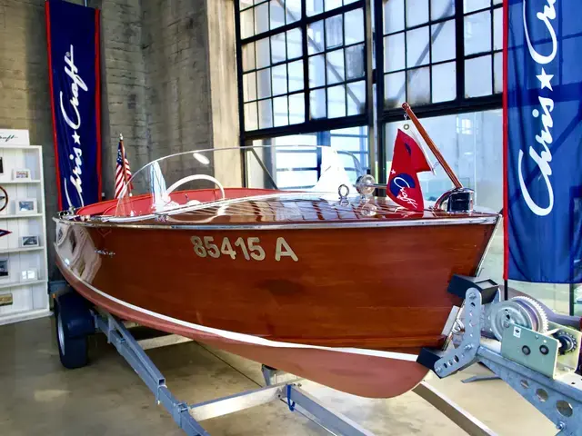 Chris Craft Runabout 17