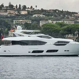 2016 Sunseeker 95 Yacht