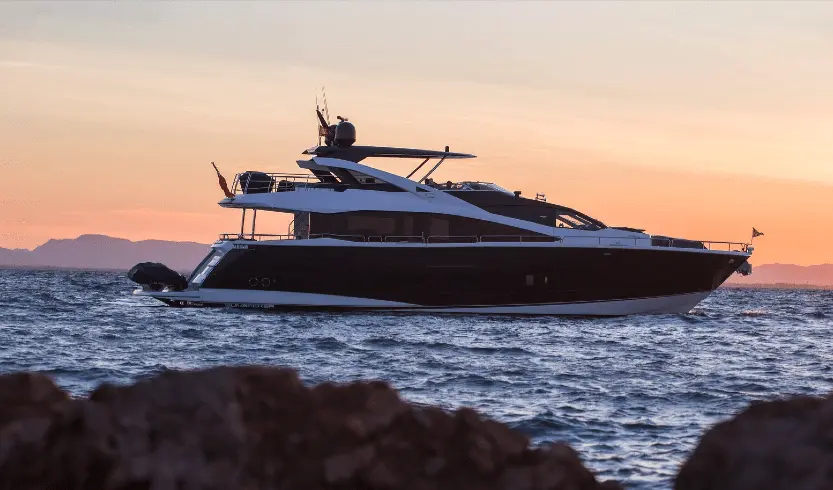 2016 Sunseeker 86 yacht