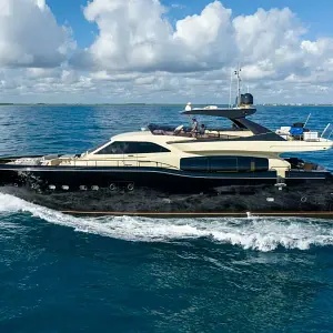 2010 Ferretti Yachts ALTURA 840