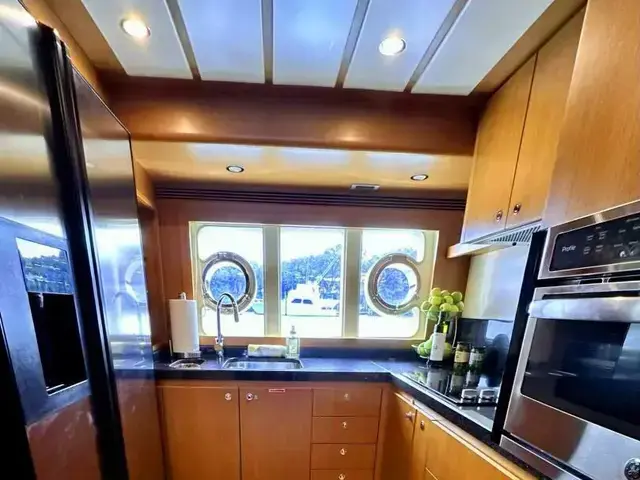 Ferretti Yachts 840 Altura