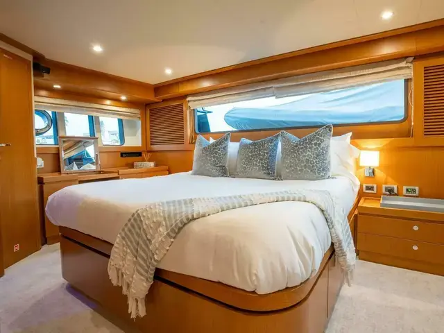 Ferretti Yachts 840 Altura