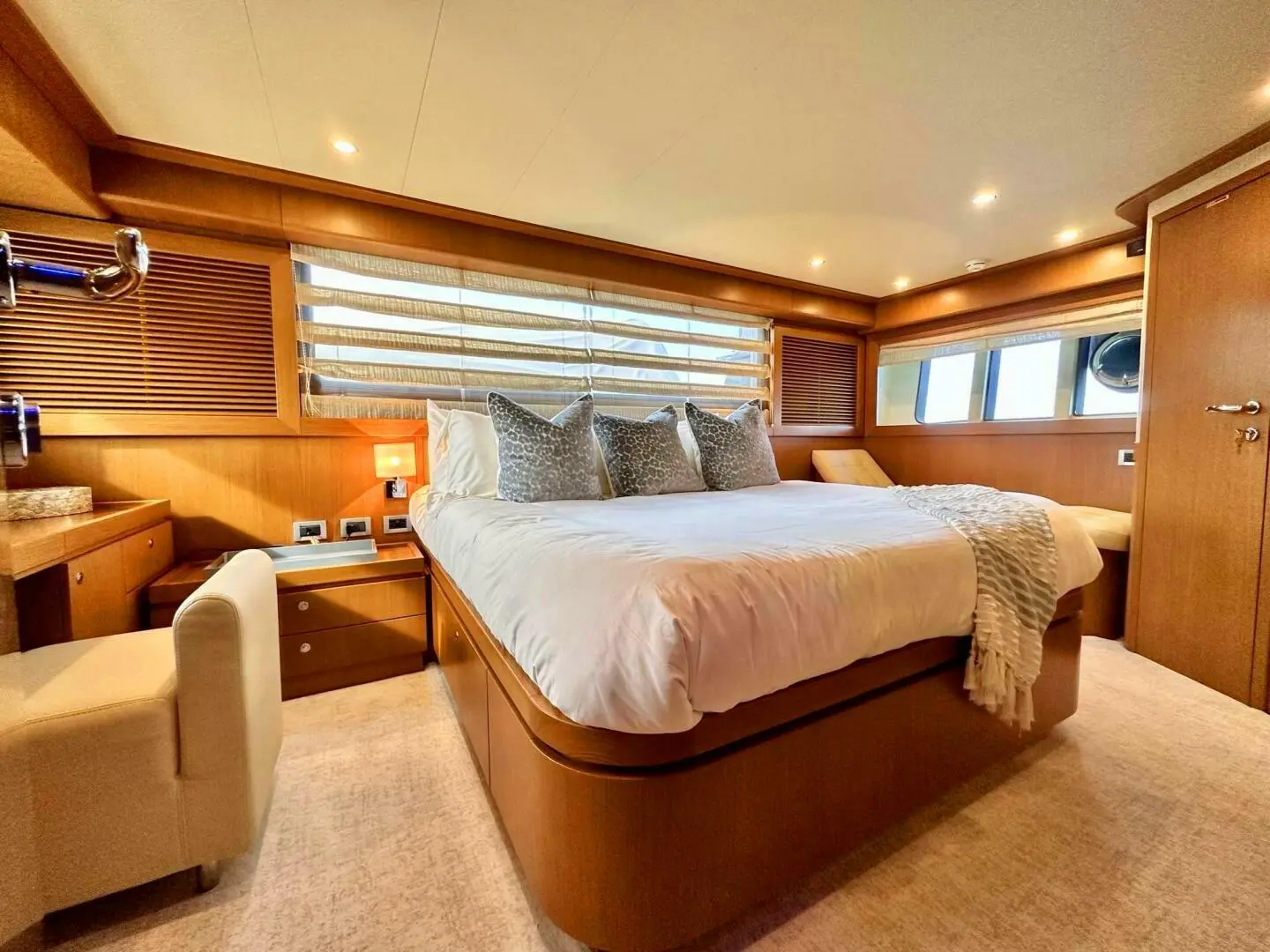 2010 Ferretti 840 altura