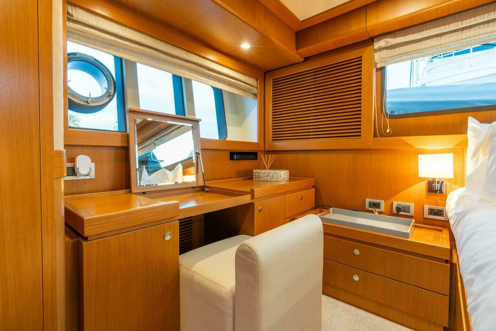 2010 Ferretti 840 altura