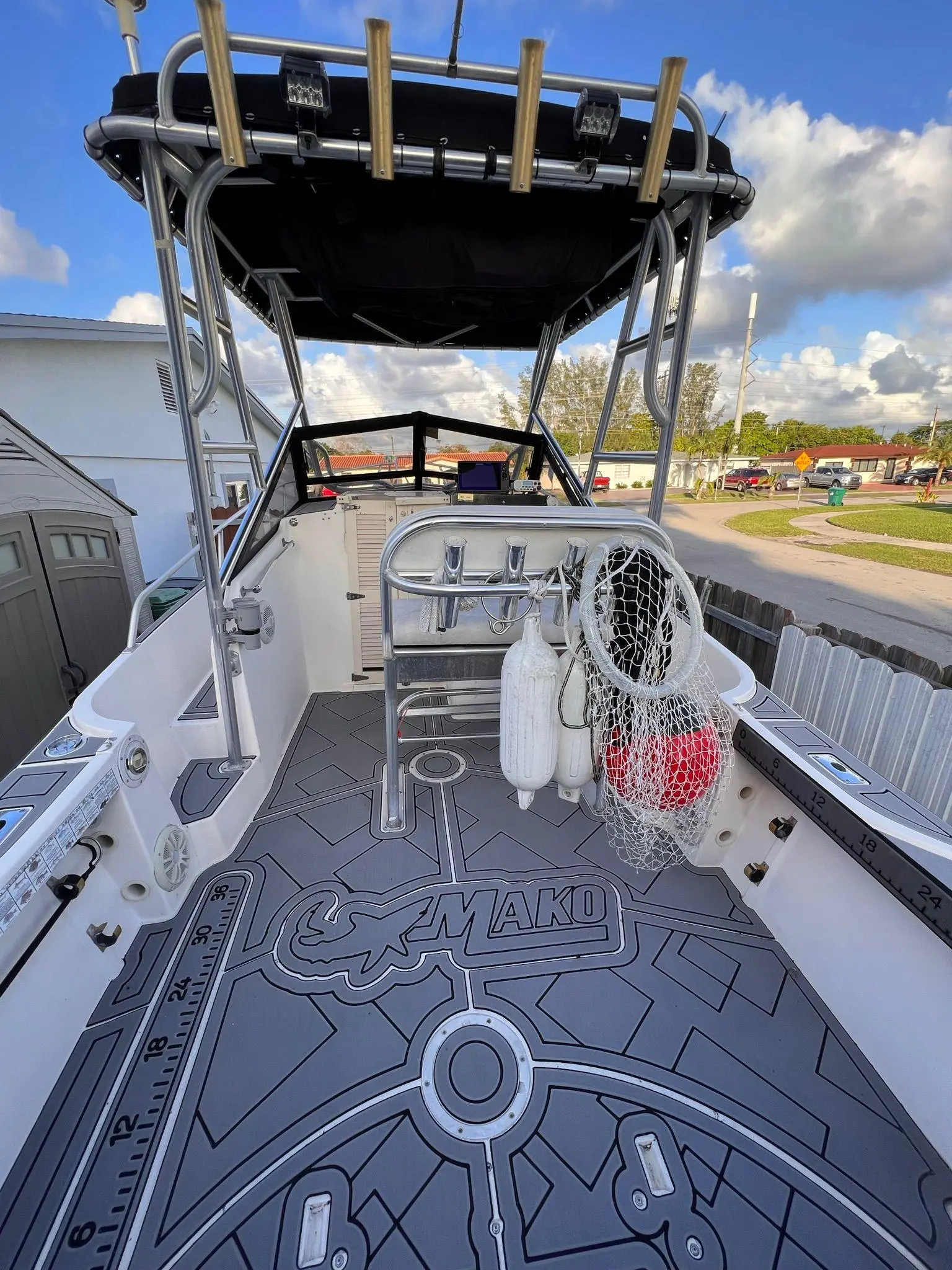 1990 Mako 24'