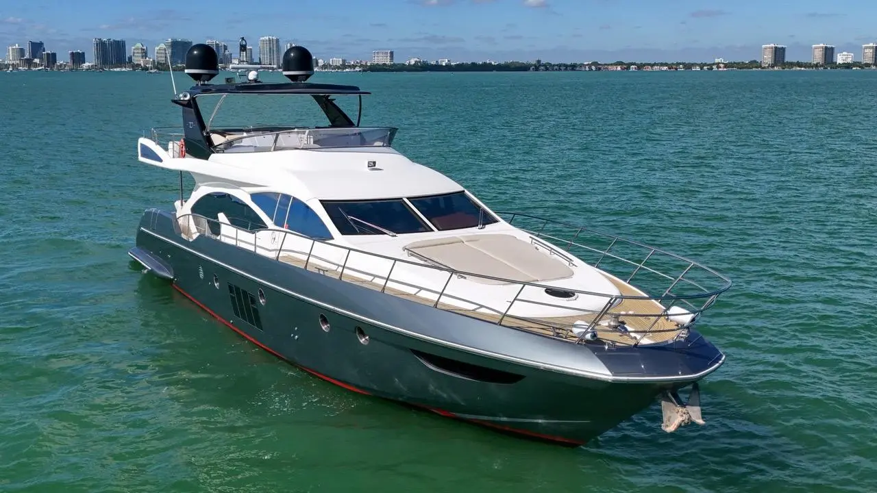 2012 Azimut flybridge