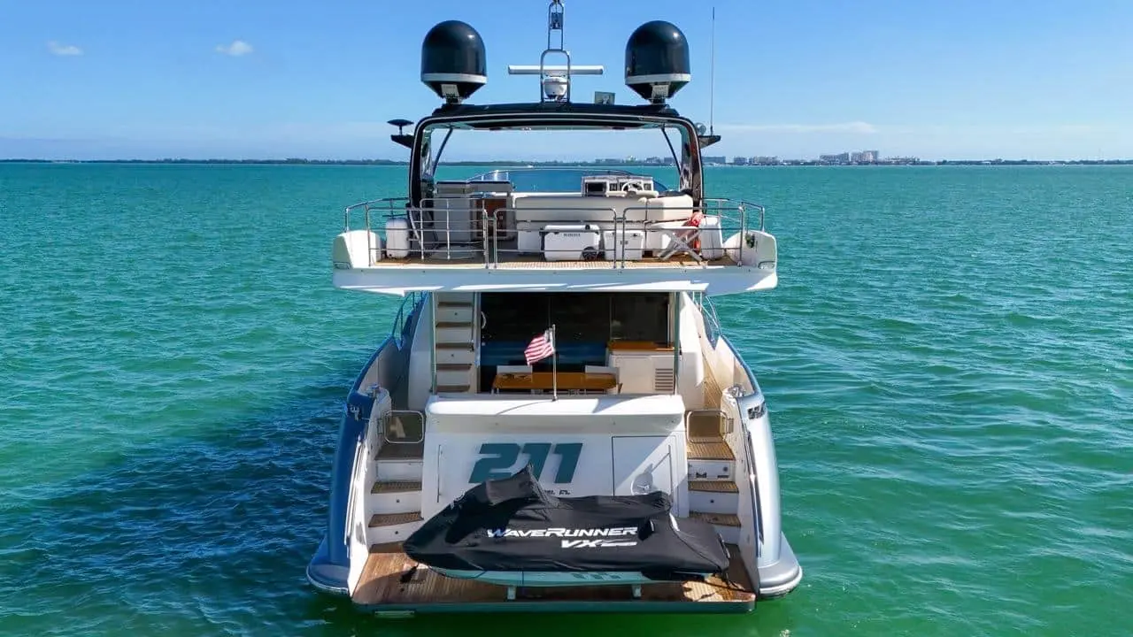 2012 Azimut flybridge