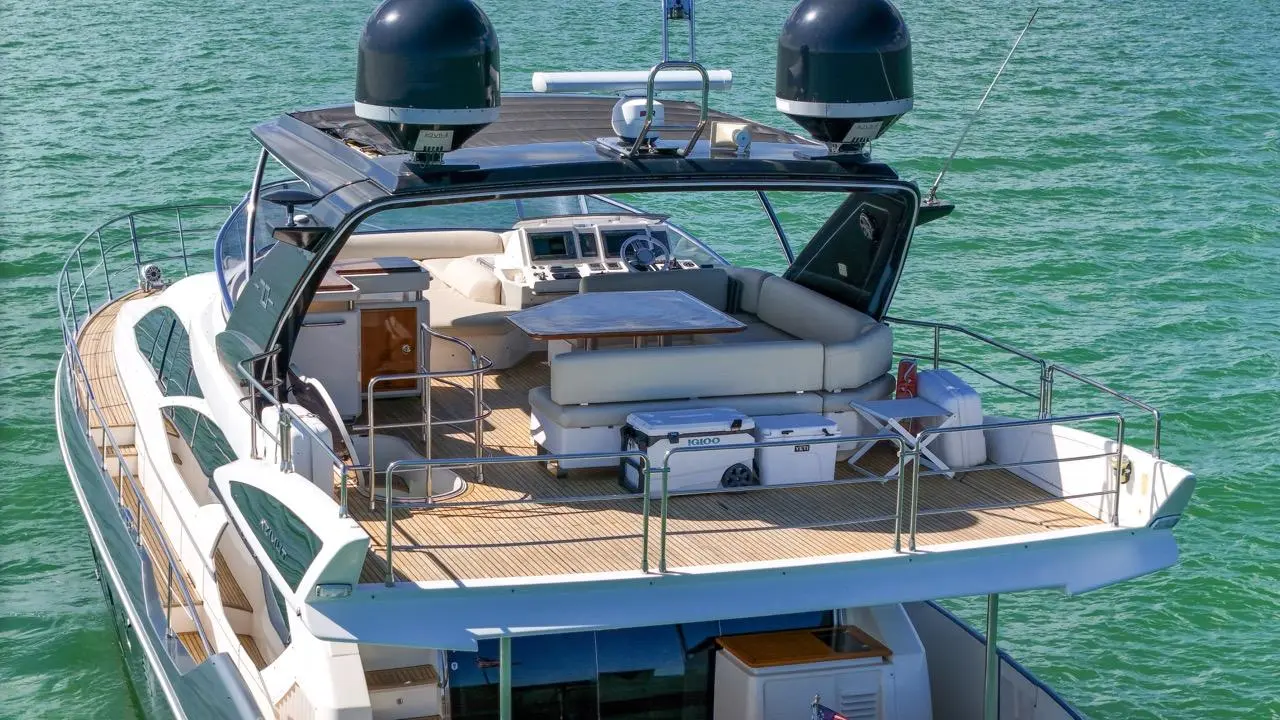 2012 Azimut flybridge