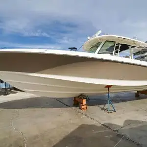 2018 Boston Whaler 380 Outrage