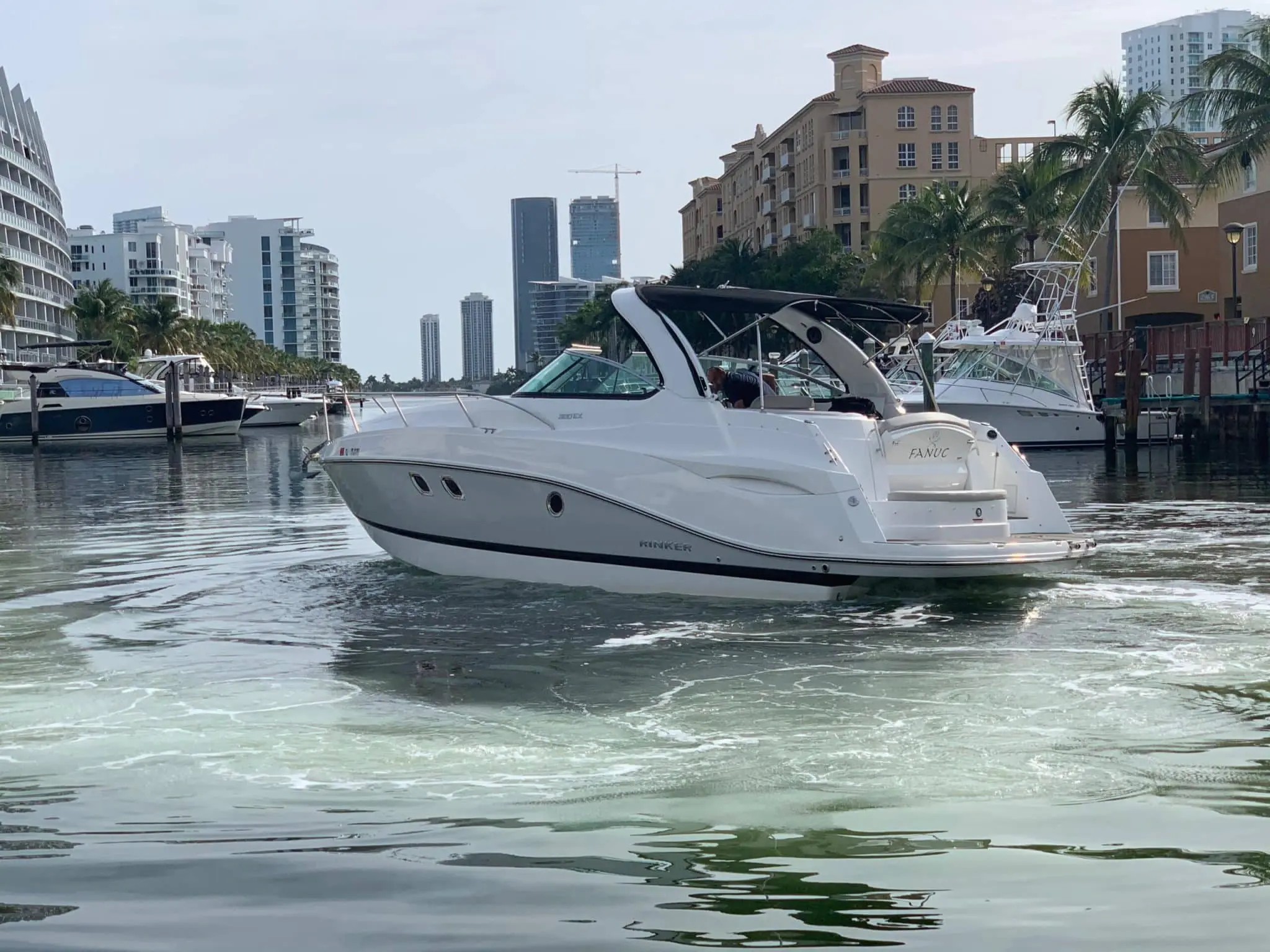 2017 Rinker express cruiser 320