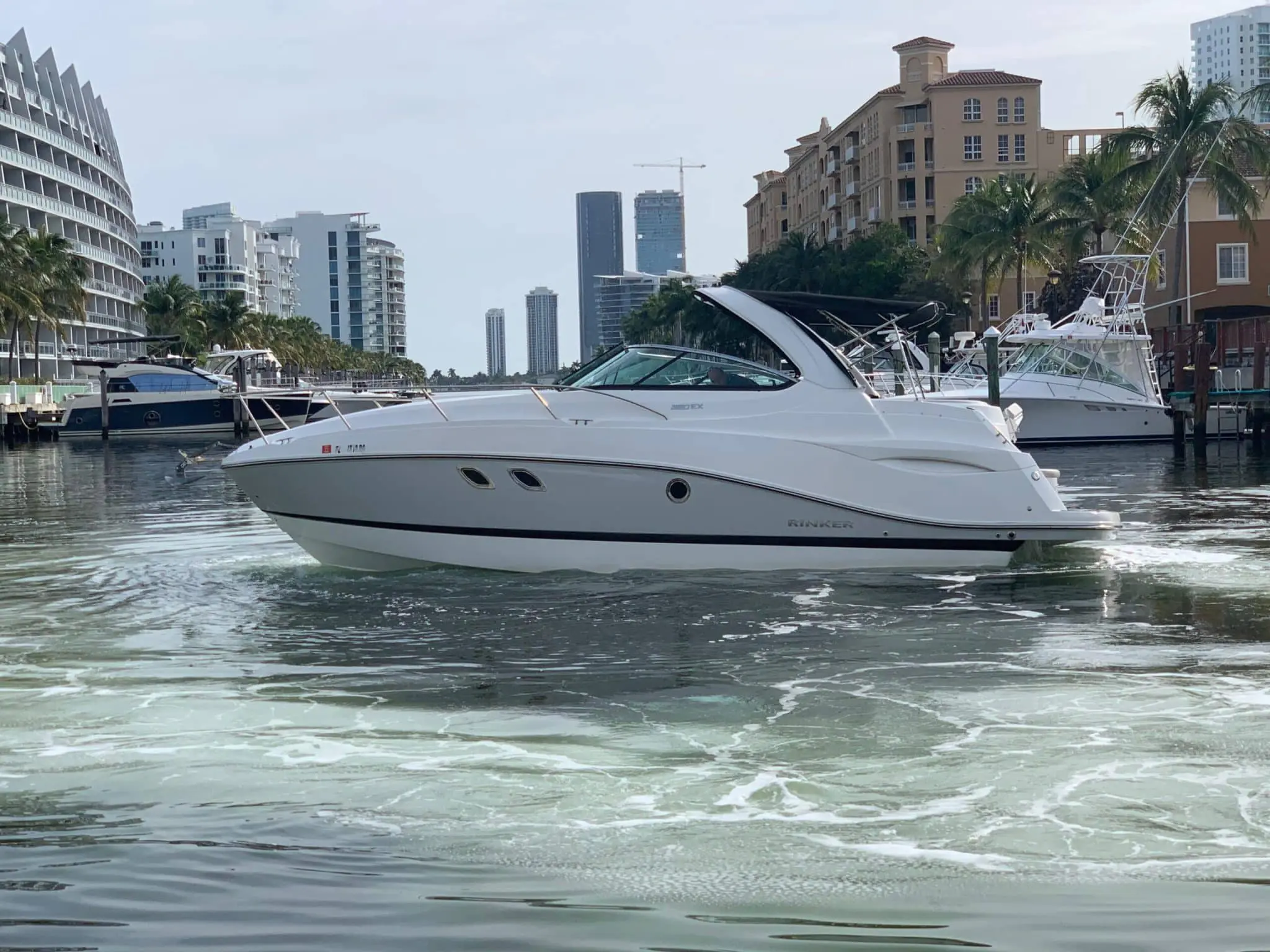 2017 Rinker express cruiser 320