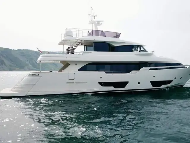 Custom Line Navetta 28