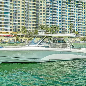 2018 Boston Whaler 350 Realm