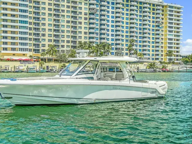 Boston Whaler 350 Realm