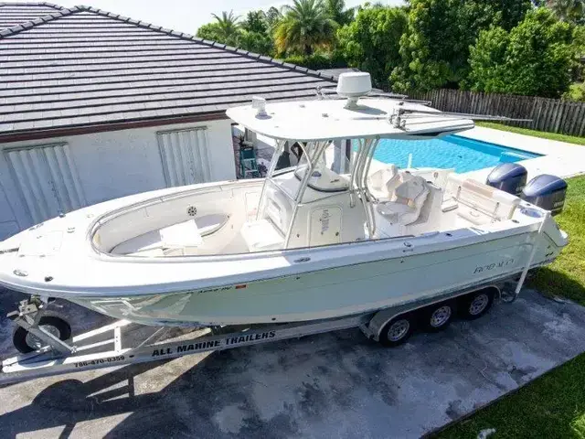 Robalo R300 Center Console