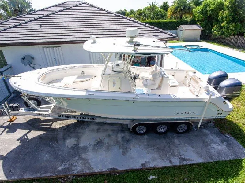 2015 Robalo r300 center console