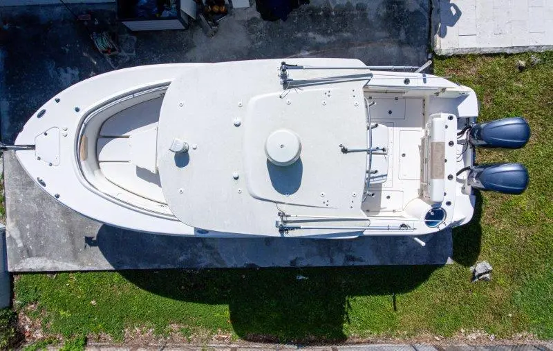 2015 Robalo r300 center console