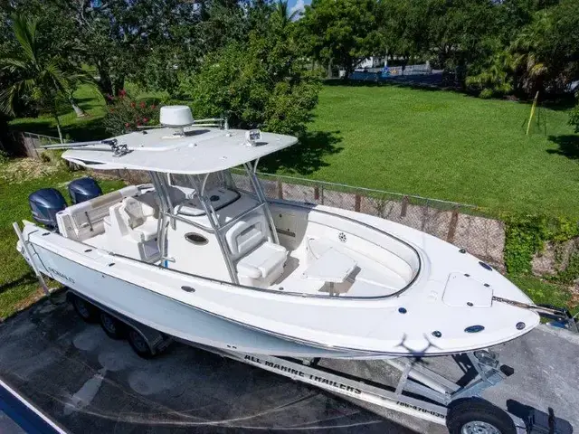 Robalo R300 Center Console