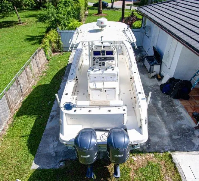 2015 Robalo r300 center console