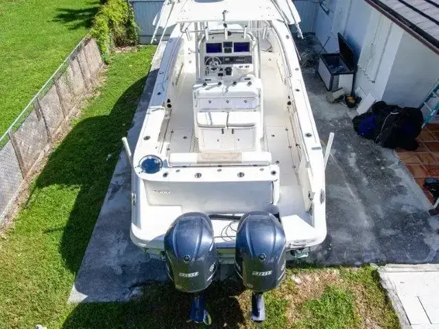 Robalo R300 Center Console