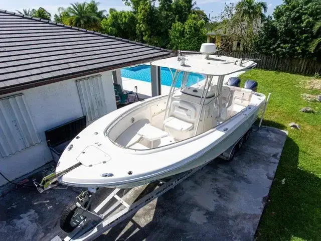 Robalo R300 Center Console