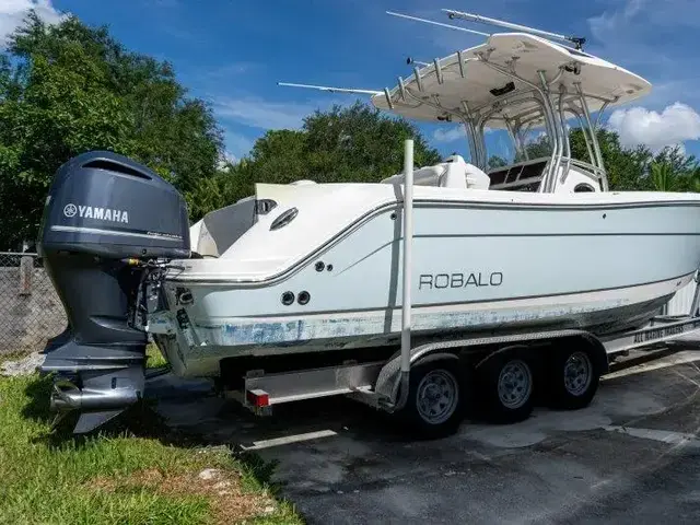 Robalo R300 Center Console