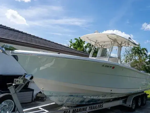 Robalo R300 Center Console