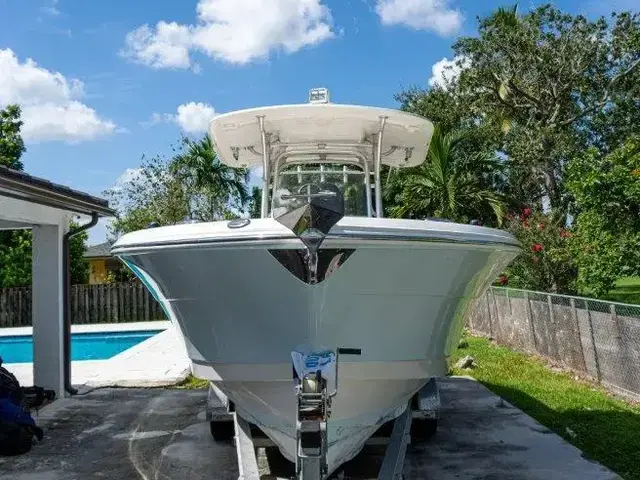 Robalo R300 Center Console