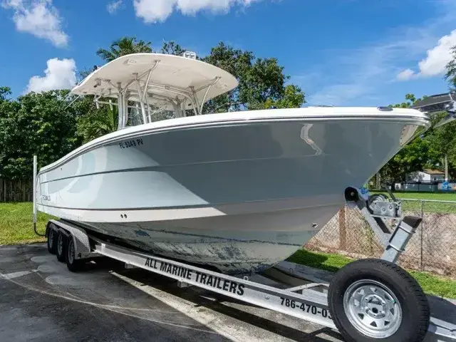 Robalo R300 Center Console