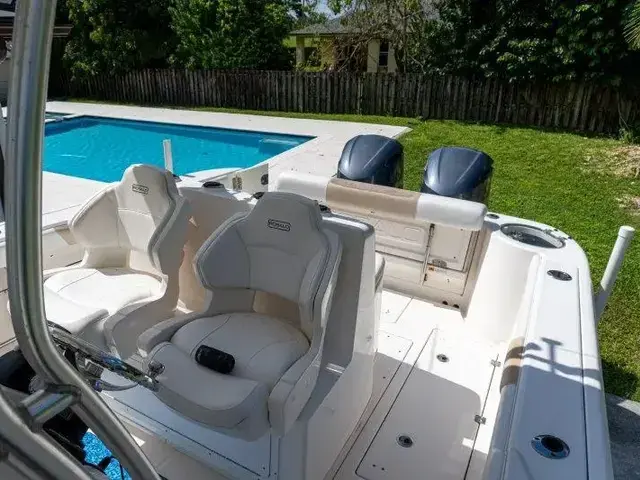 Robalo R300 Center Console