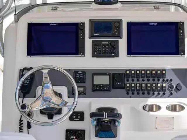 Robalo R300 Center Console