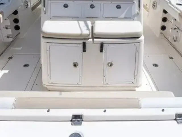 Robalo R300 Center Console