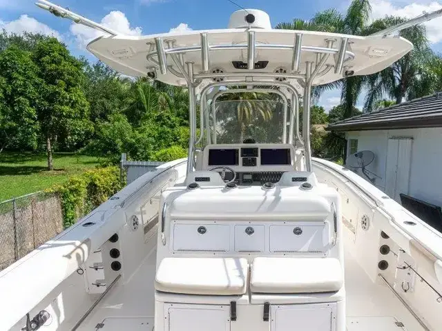 Robalo R300 Center Console