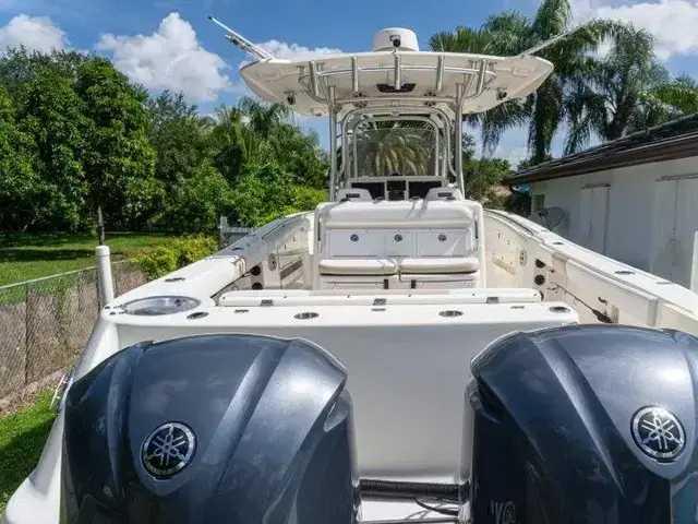 Robalo R300 Center Console