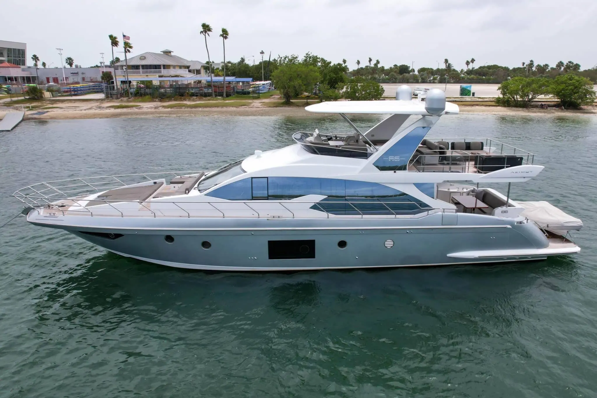 2017 Azimut 66