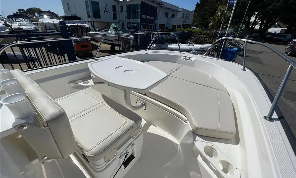 2021 Boston Whaler 190 montauk