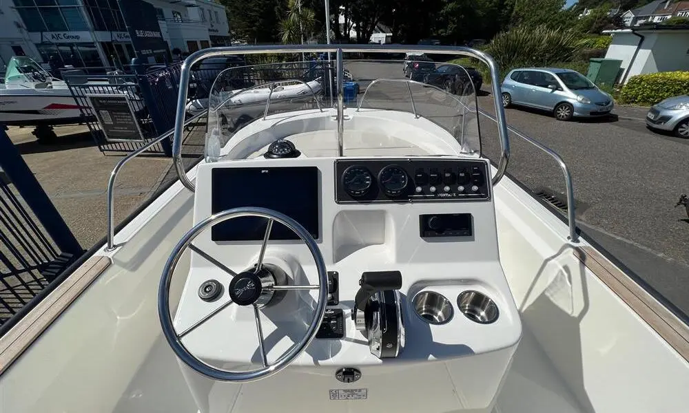 2021 Boston Whaler 190 montauk