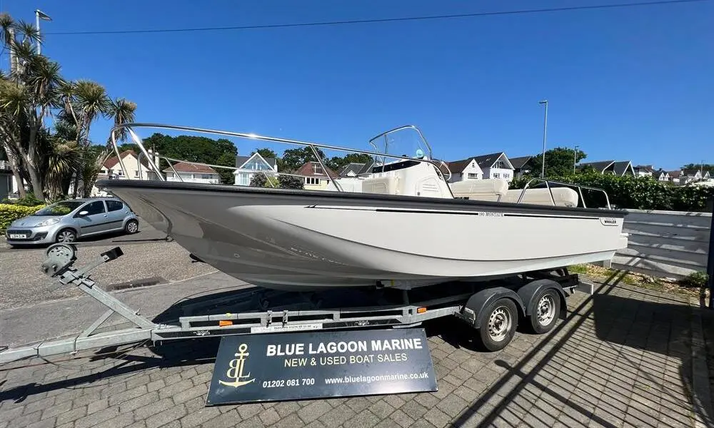 2021 Boston Whaler 190 montauk