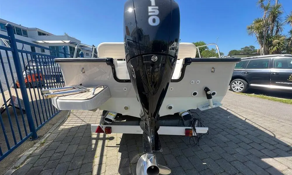 2021 Boston Whaler 190 montauk