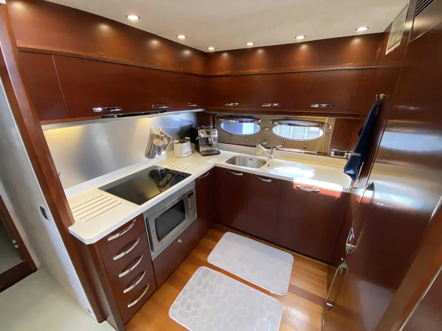 2007 Princess v65