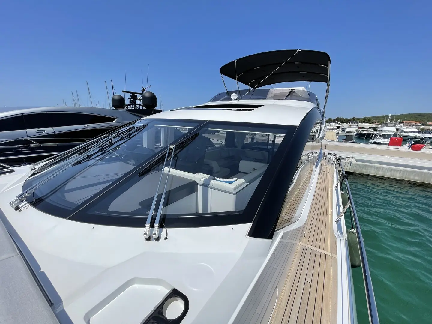 2021 Sunseeker 74 sport yacht xps