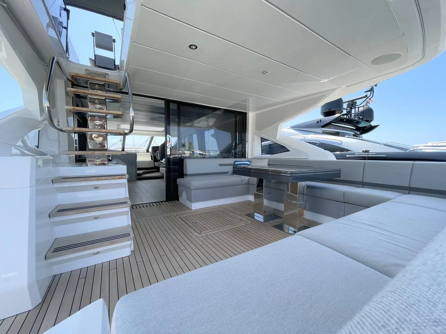 2021 Sunseeker 74 sport yacht xps