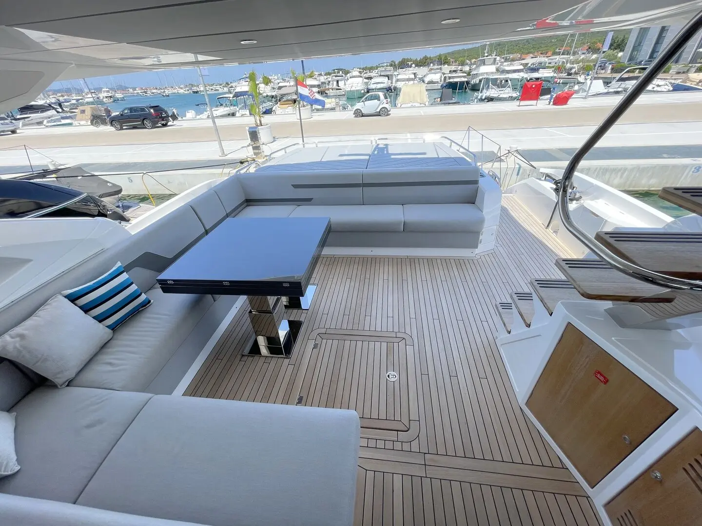 2021 Sunseeker 74 sport yacht xps