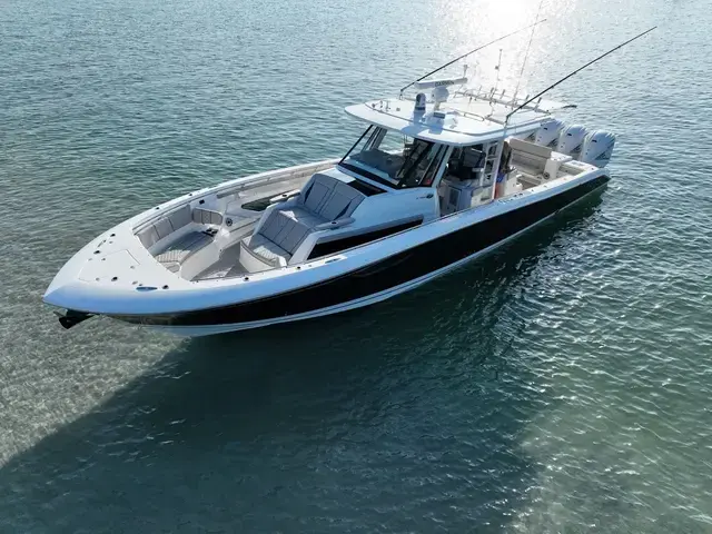 Pursuit S 428 Sport