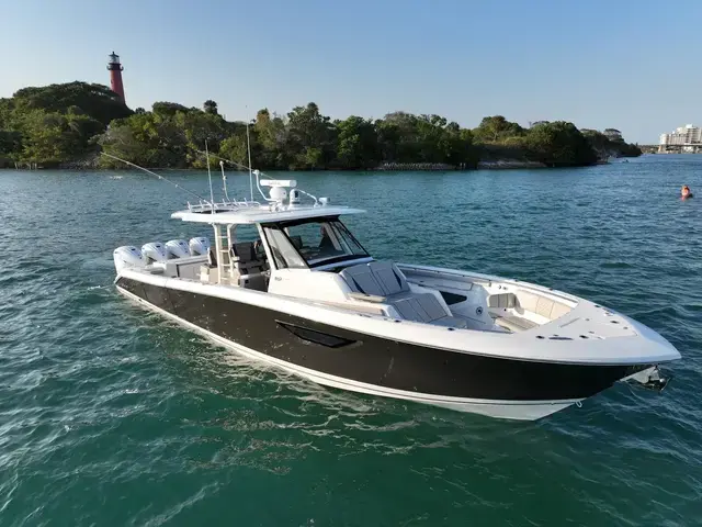 Pursuit S 428 Sport