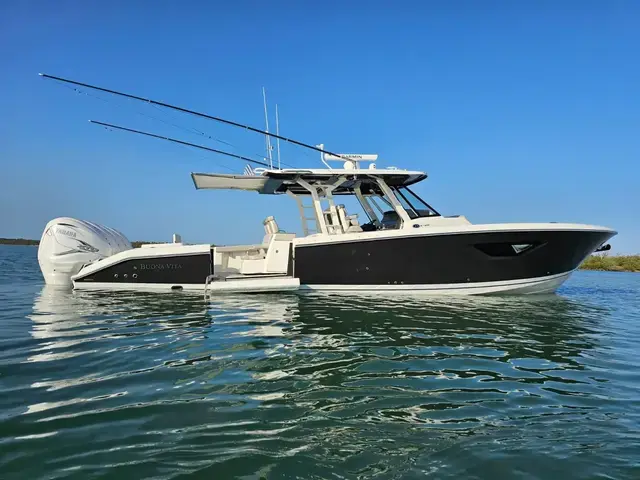 Pursuit S 428 Sport