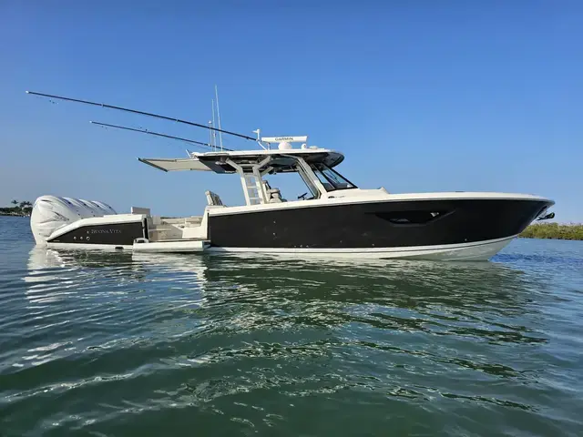 Pursuit S 428 Sport