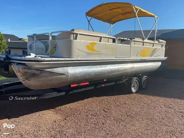 Lowe SS240 Suncruiser