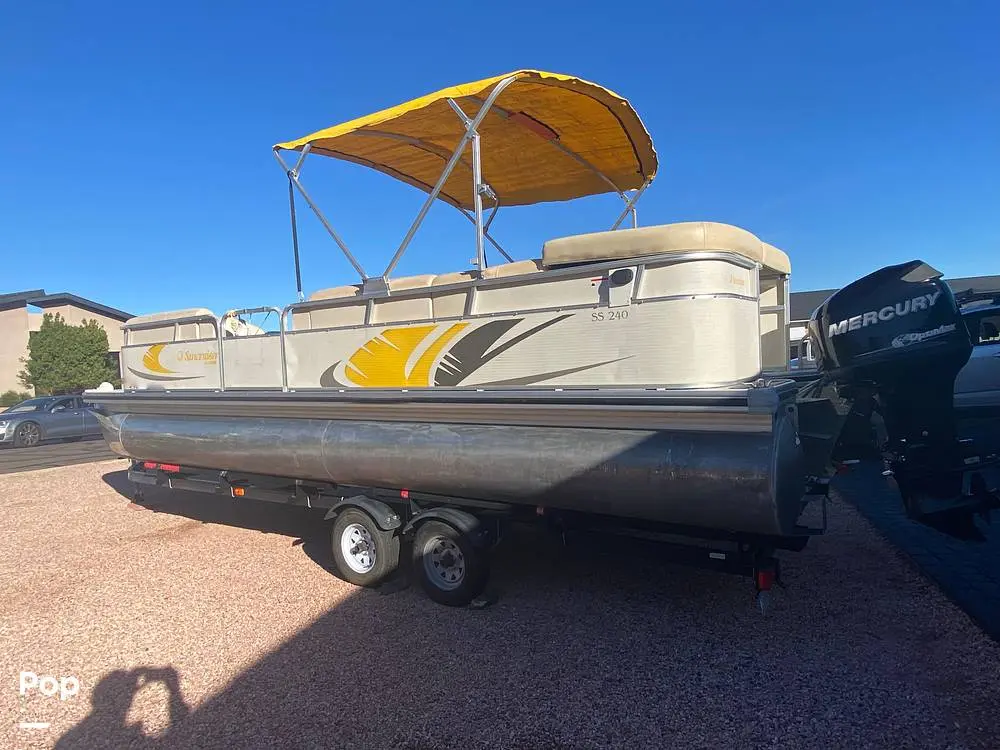 2009 Lowe ss240 suncruiser